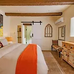 Historic Adobe Casita Downtown Specious 620 Sq Ft, King Bed And Patio