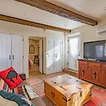 Historic Adobe Casita Downtown Specious 620 Sq Ft, King Bed And Patio