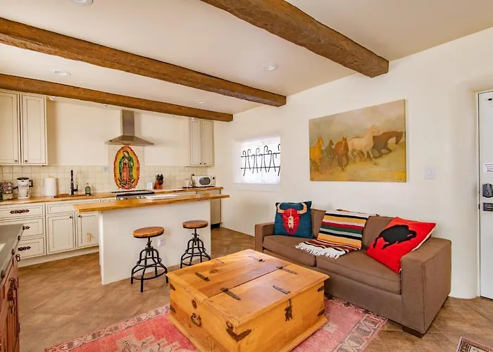 Historic Adobe Casita Downtown Specious 620 Sq Ft, King Bed And Patio