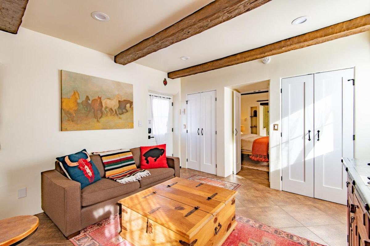 Apartment Historic Adobe Casita Downtown Specious 620 Sq Ft, King Bed And Patio