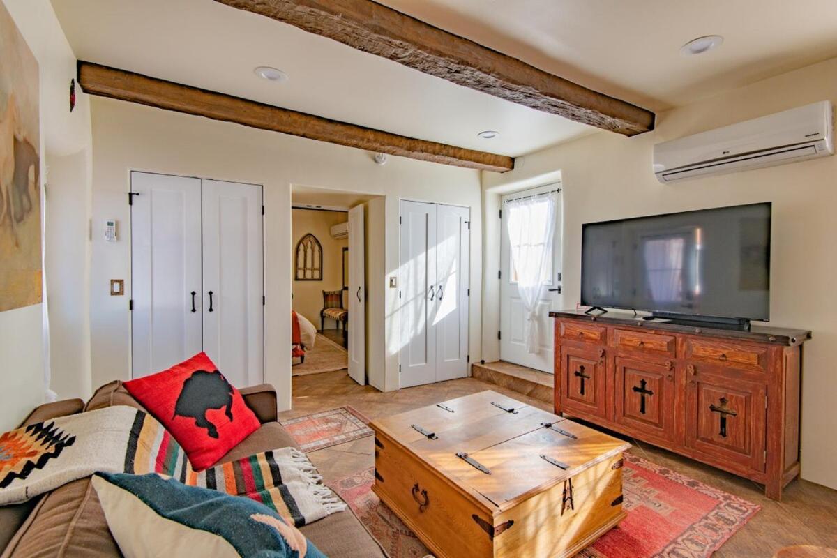 Apartment Historic Adobe Casita Downtown Specious 620 Sq Ft, King Bed And Patio *