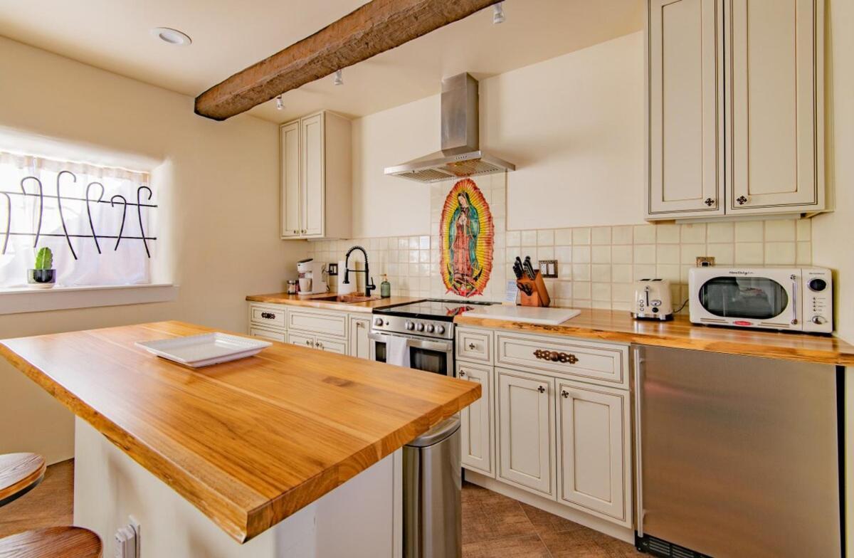 Historic Adobe Casita Downtown Specious 620 Sq Ft, King Bed And Patio * Santa Fe